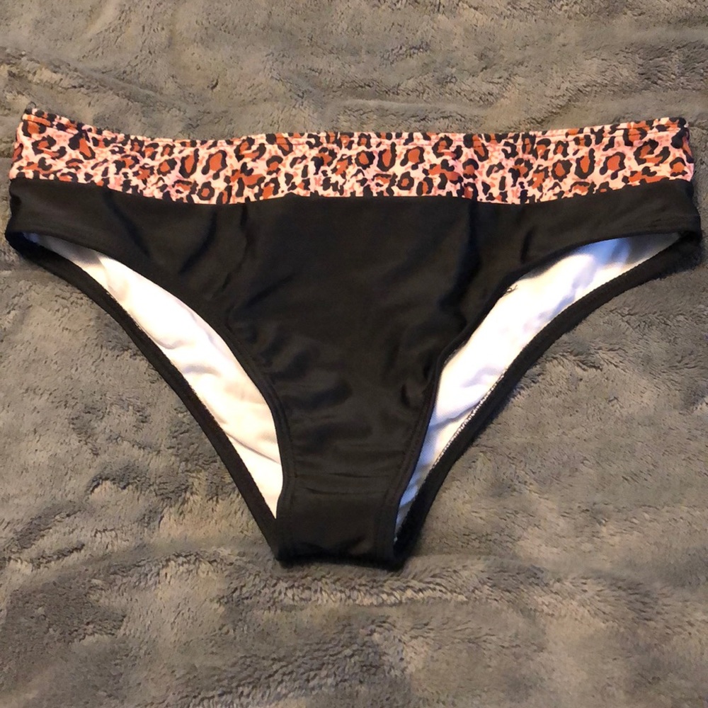 Kids LARGE bathing suit bottoms never warn